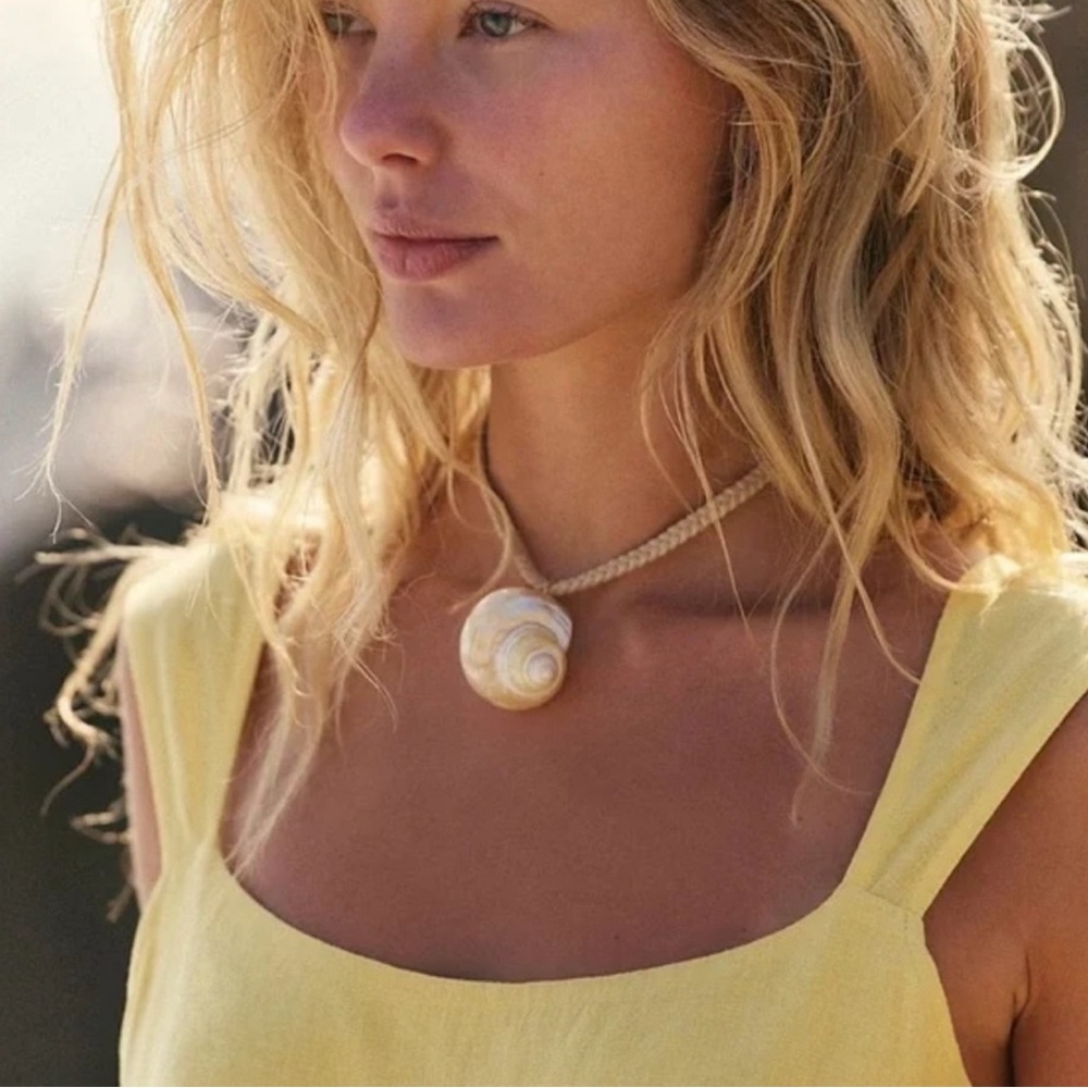 NWT Free People Sara Choker Necklace
Seashell Suede